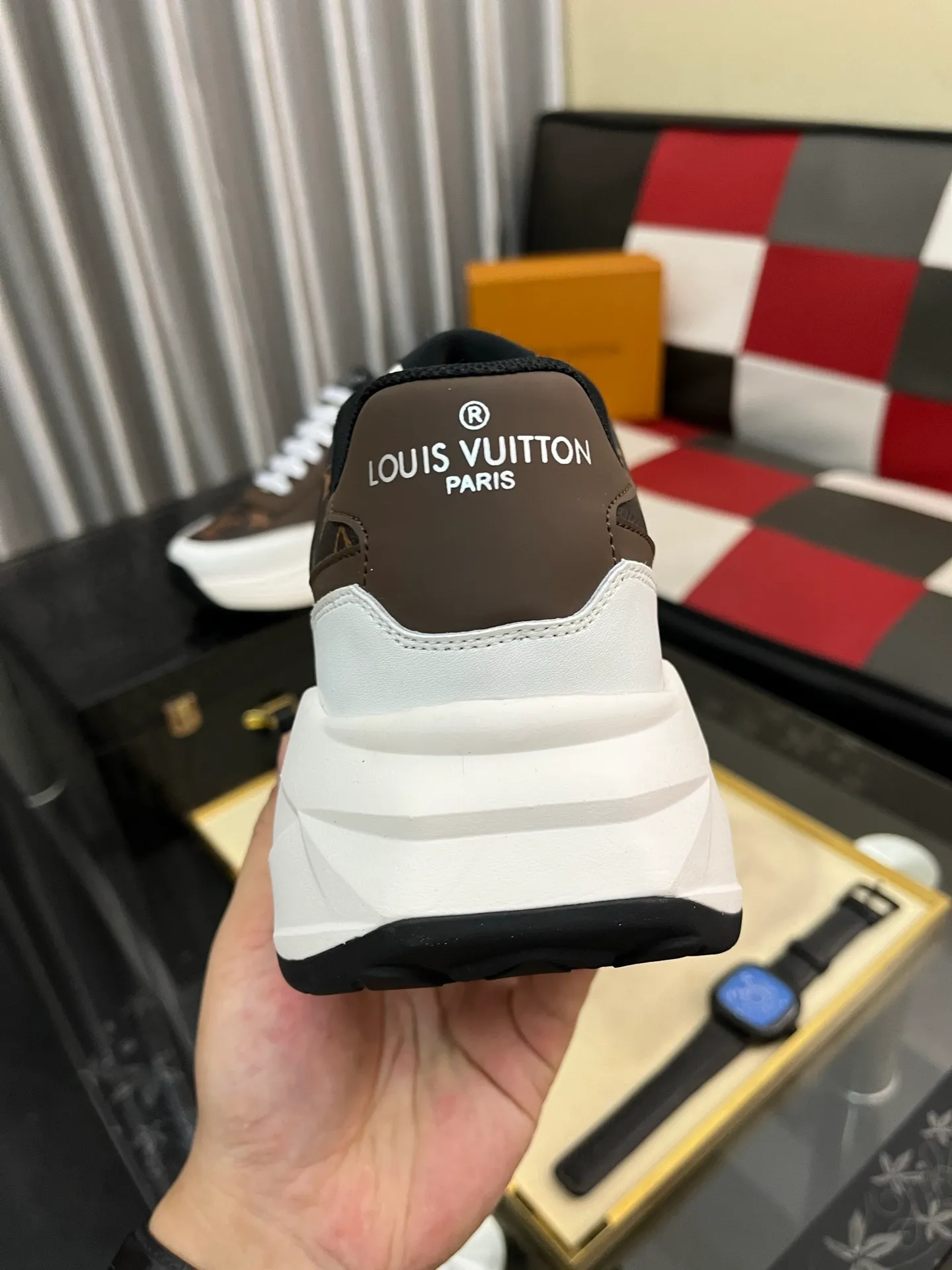 Men's shoes💰438⌚️⌚️《Louis vuitton/LV Louis Vuitton》original quality.~ Unique modern style sneakers. 🏃A must-have casual shoe for trendy men😍😍 Original brand imported from Italy, imported original leather, cowhide lining (refuses to discolor and grind feet) sole: original sole provided by the original factory, French lazy style design ⚠️Fit to the feet, original quality, super comfortable original sole. Code number: 38-442️⃣Colors available